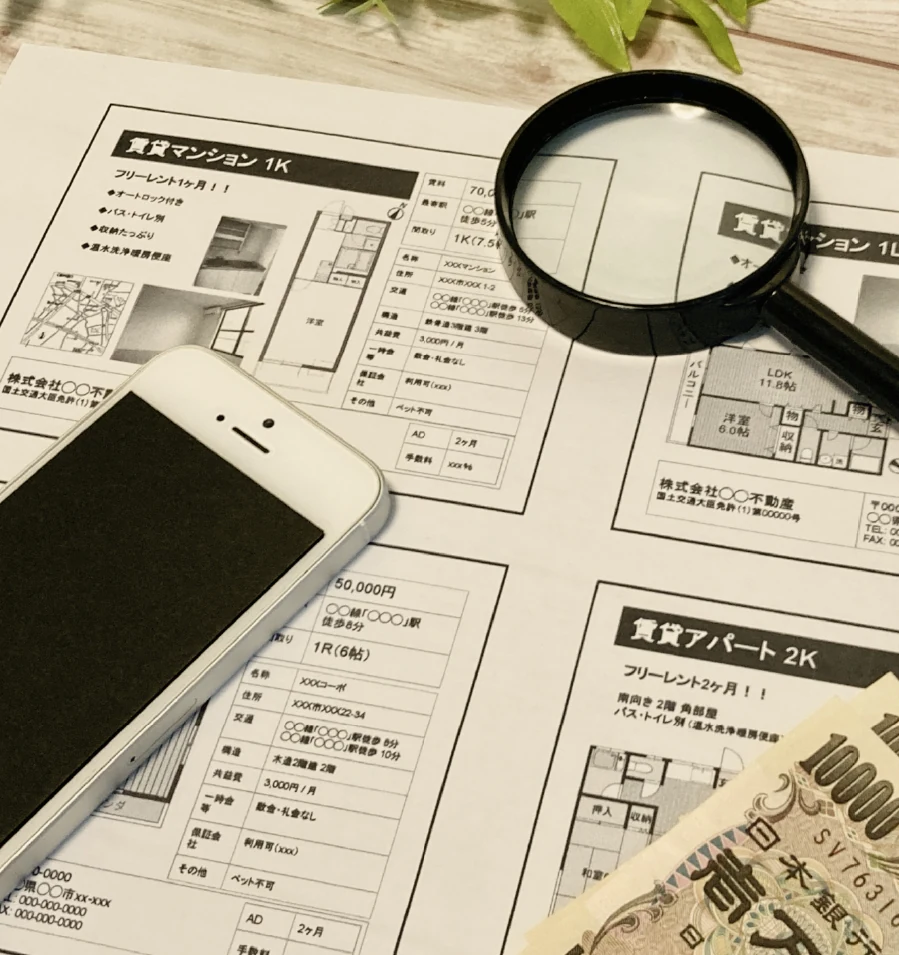賃貸物件の募集資料と電卓