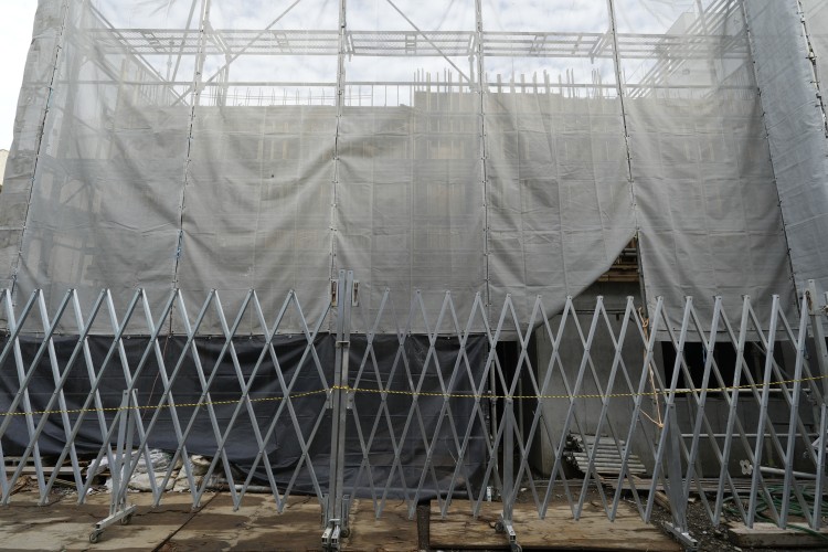 港区広尾RC4階建て建築中マンション土地