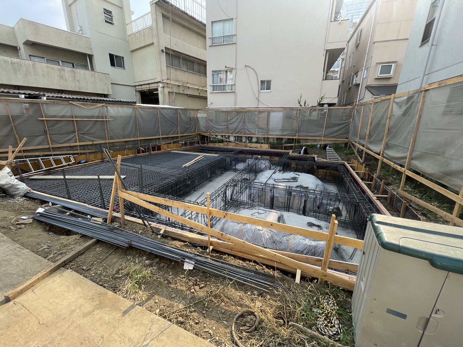 港区広尾RC4階建て建築中マンション土地
